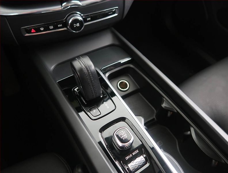 Volvo XC60 (2019) B4 AWD - fotka 13 z 15