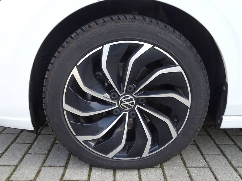 Volkswagen Golf (2023) 1,5TSi/ 96kW Life - fotka 13 z 29