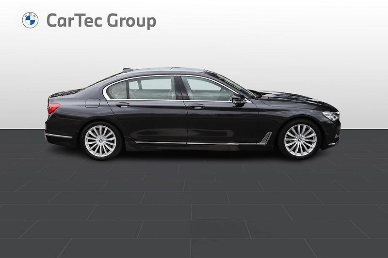 BMW Řada 7 750Li xDrive - fotka 6 z 25