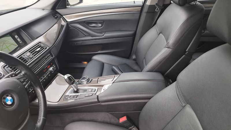 BMW Řada 5 (2014) 520d,X-drive,volat-608 081 843 - fotka 12 z 19