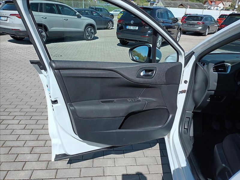Citroën C4 1,6 HDI,68KW,ČR,KLIM,TEMPOMAT, - fotka 15 z 33