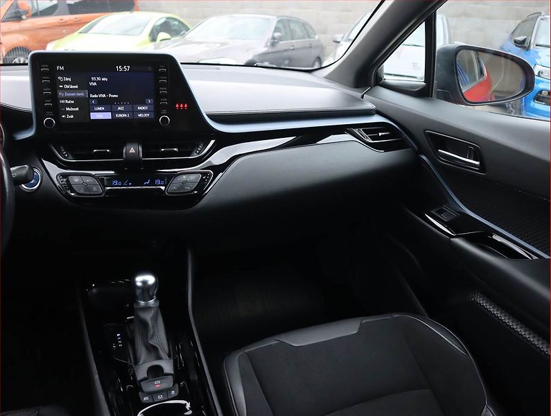 Toyota C-HR (2020) Selection 2.0 Hybrid - fotka 8 z 22