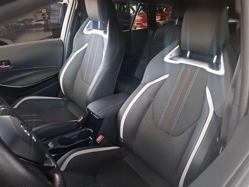 Toyota Corolla 1.8HEV 72 KW GR Sport 2021 - fotka 8 z 14