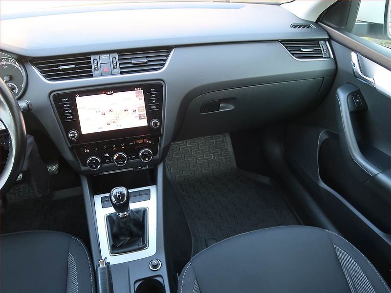 Škoda Octavia (2019) 1.6 TDI, Serv.kniha, Navi - fotka 8 z 16