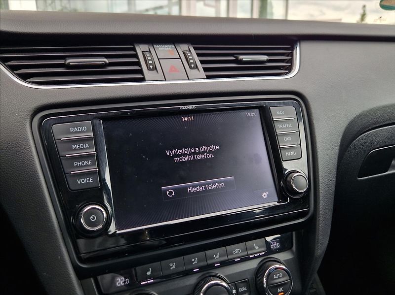 Škoda Octavia 2,0 TDI DSG KLIMA VÝHŘEV DIGI - fotka 25 z 34