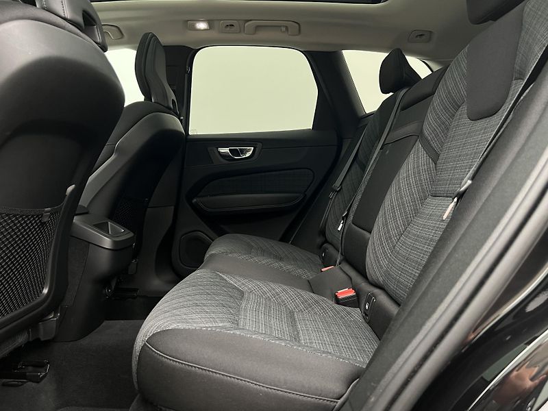 Volvo XC60 B4 CORE AUT 1.maj. - fotka 6 z 40