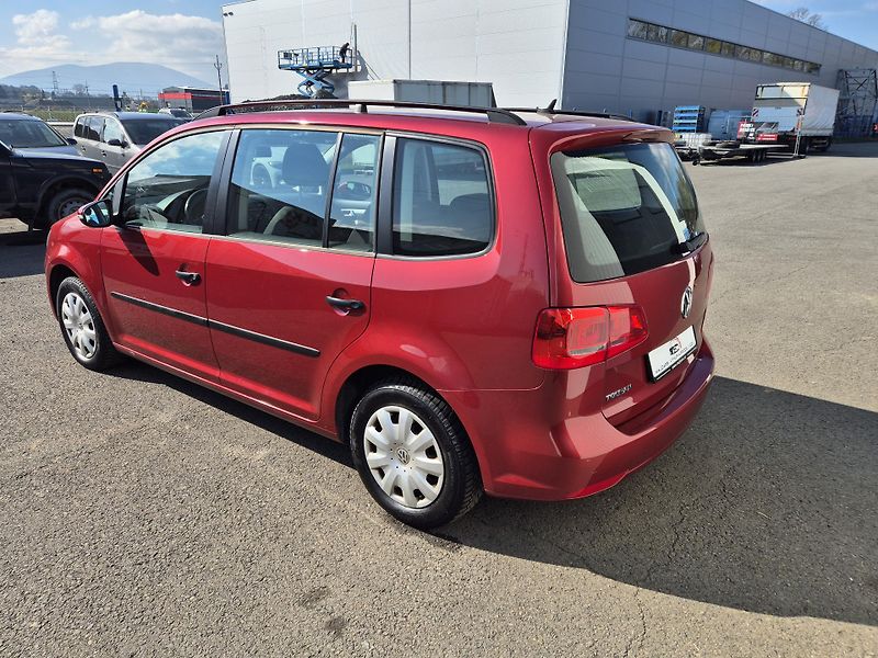 Volkswagen Touran (2012) - fotka 14 z 15