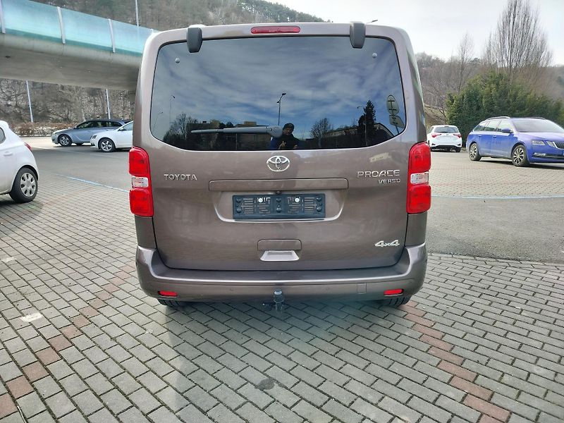Toyota ProAce Verso 4x4 kůže, navi,  8 míst, tažné - fotka 6 z 30