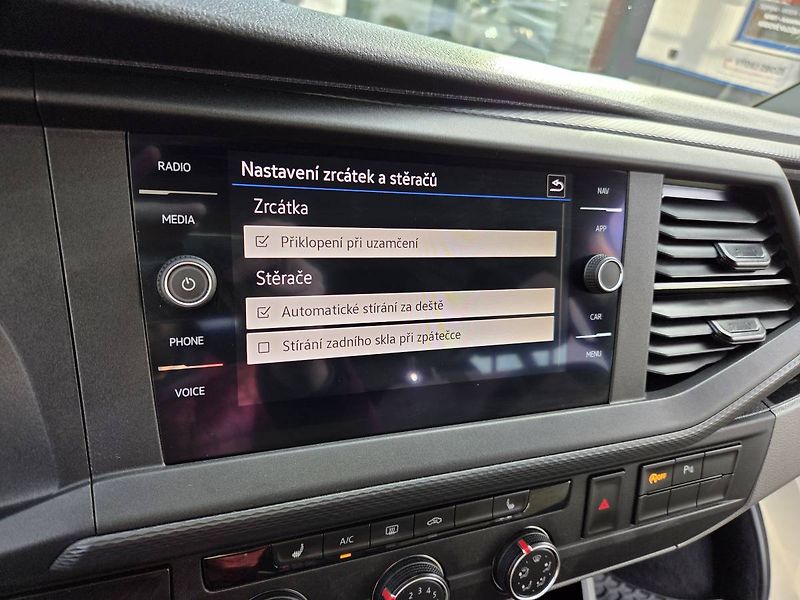 Volkswagen Caravelle (2022) 2.0 TDI DSG Long 9míst WEBASTO - fotka 25 z 43