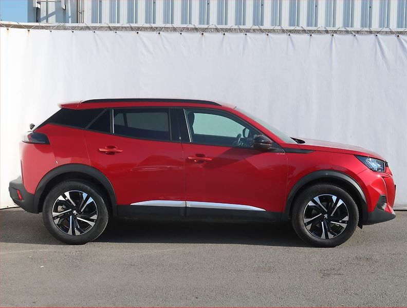 Peugeot 2008 (2023) 1.2 PureTech, Automat, ČR - fotka 6 z 22
