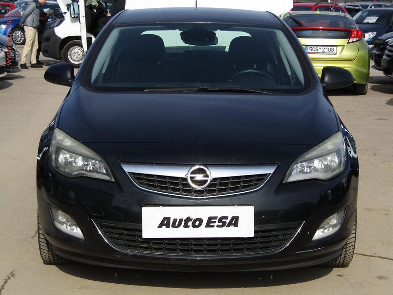 Opel Astra (2013) 1.4T, ČR, Klima - fotka 2 z 16
