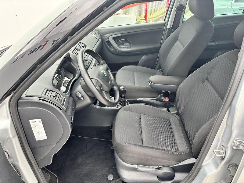 Škoda Fabia (2012) 1.2TSi Elegance serv. kniha! - fotka 17 z 26