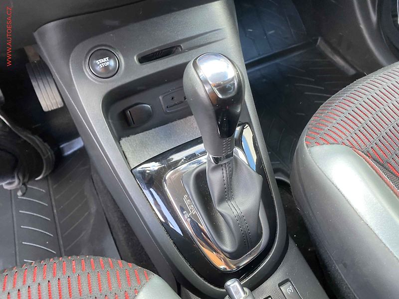 Renault Captur (2014) 1.2 TCe, ČR, Helly Hansen - fotka 14 z 16