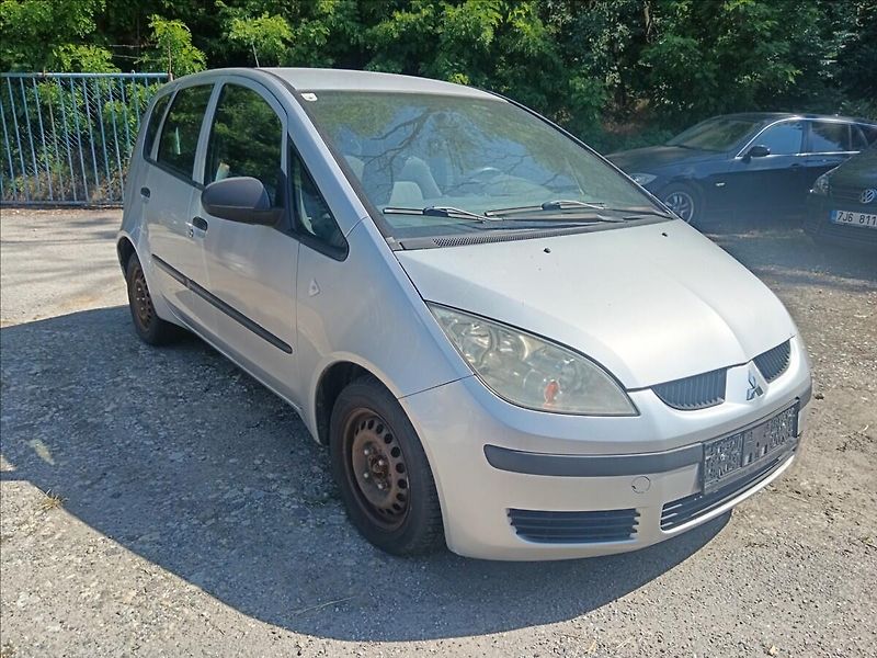 Mitsubishi Colt 1,1 MPi - fotka 15 z 19