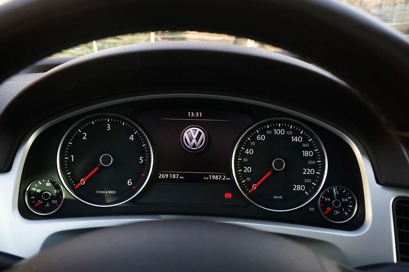 Volkswagen Touareg 180kW Pano 360 Matrix AdTempom - fotka 15 z 33