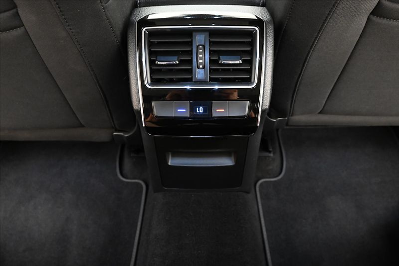Škoda Superb 2,0 TDI 110kW Style DSG Záruka - fotka 21 z 30