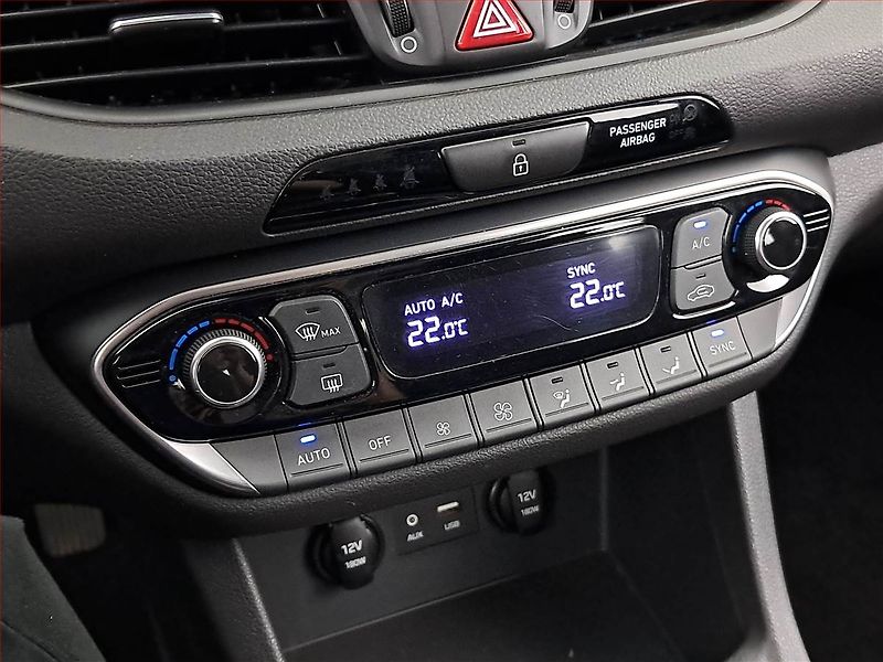 Hyundai i30 (2019) 1.4 T-GDI, Serv.kniha, Navi - fotka 16 z 21