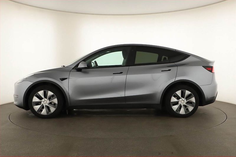 Tesla Model Y (2023) Long Range AWD 79kWh, SoH 92% - fotka 3 z 26