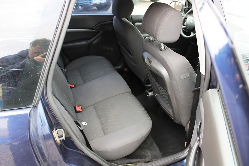 Ford Focus (2003) 2,0i 16V KLIMA ELOKNA VYH.SKLO - fotka 12 z 15