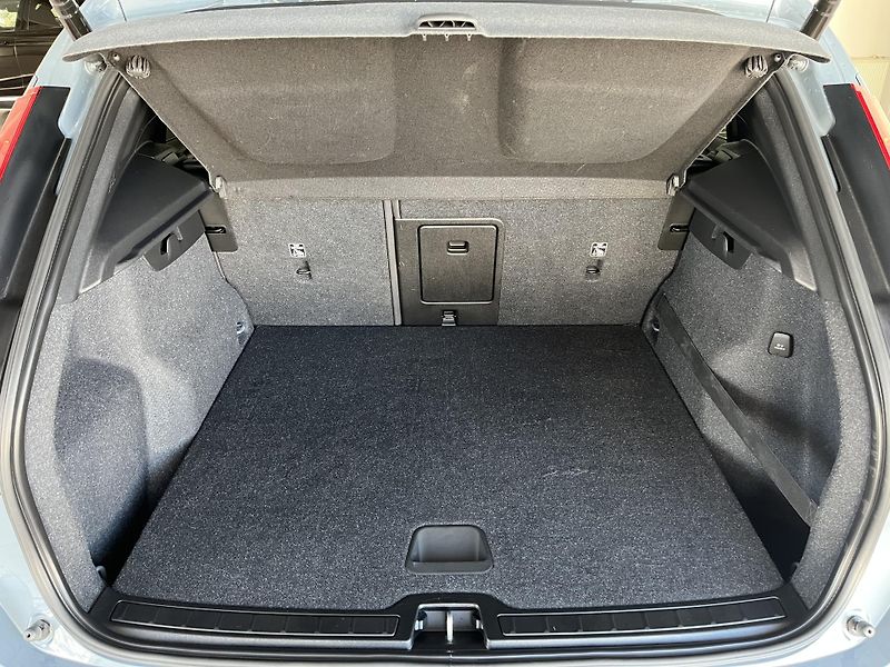 Volvo XC40 (2021) D3 FWD MOMENTUM SE - fotka 9 z 13