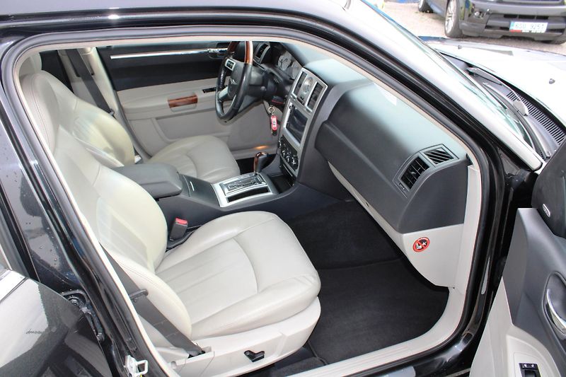 Chrysler 300C (2008) 3,0CRD KŮŽE NAVI XENON ALU - fotka 13 z 17