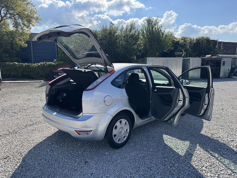 Ford Focus (2010) 1.6-16V,rezervace  - fotka 10 z 28