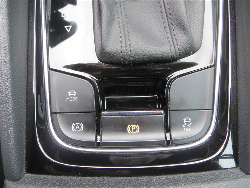 Škoda Karoq 2,0 TDI 110kw Style 4x4 DSG - fotka 15 z 28