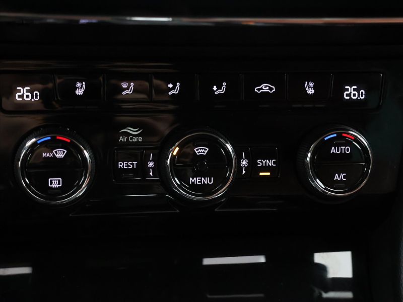 Škoda Superb 2,0 TDI 110kW L&K DSG DPH CZ - fotka 27 z 37
