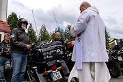 Motorkáři se sjeli na žehnání v bazilice v Jablonném.