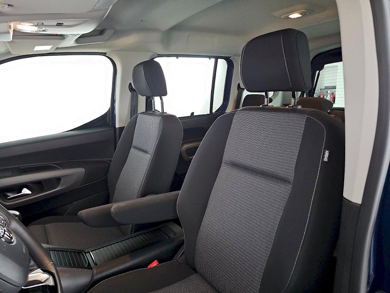 Toyota ProAce City Verso (2024) 1.2T 110k FAMILY SHORT 7S TAŽN - fotka 26 z 30