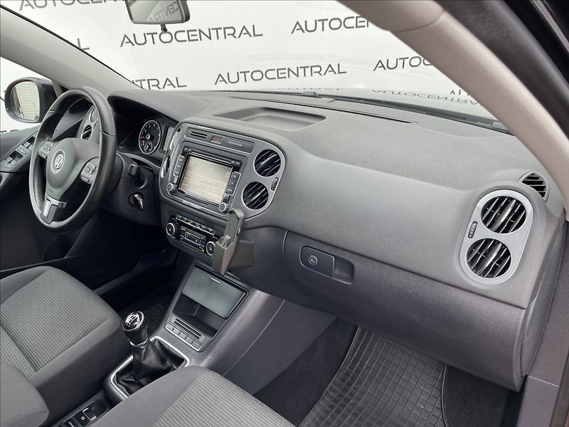 Volkswagen Tiguan 1,4 TSi,90kW,serv.kniha - fotka 18 z 22