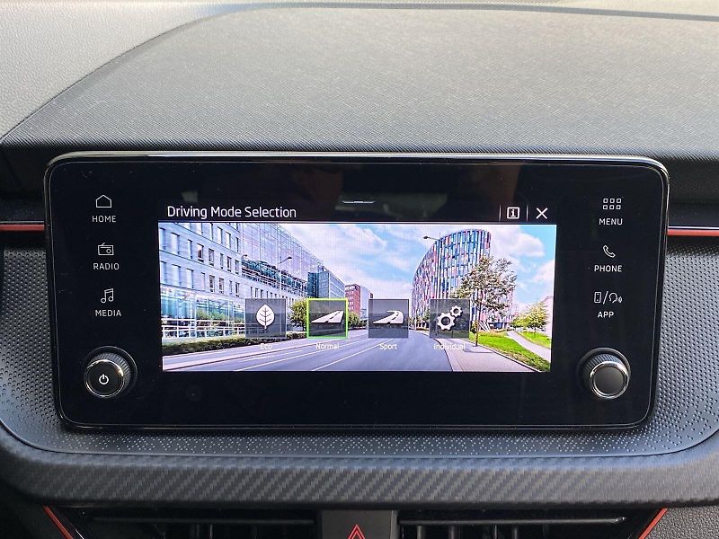 Škoda Scala (2025) 1.0 TSI DSG Monte Carlo - fotka 15 z 36