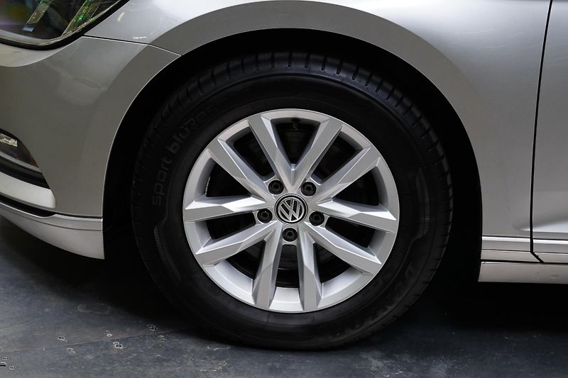 Volkswagen Passat - fotka 10 z 29