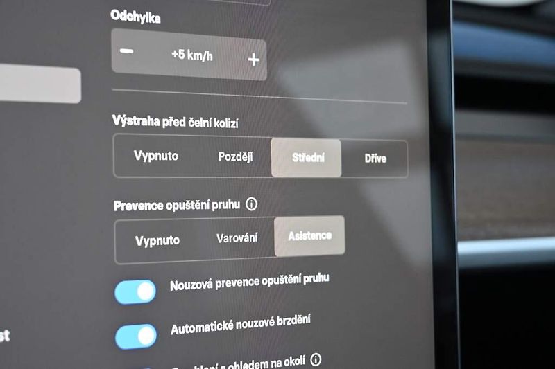 Tesla Model Y (2022) Long Range Dual Motor AWD 94% - fotka 20 z 44
