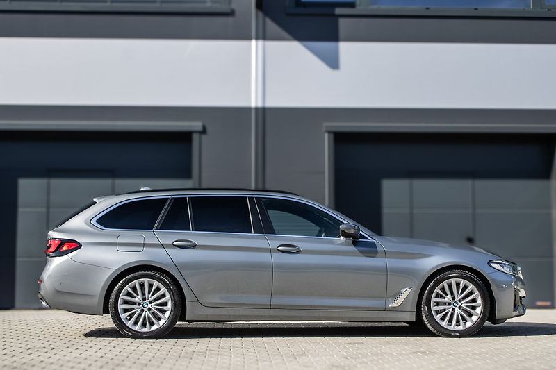 BMW Řada 5 530d LCI 210kW, 48V Mild-Hybri - fotka 4 z 29