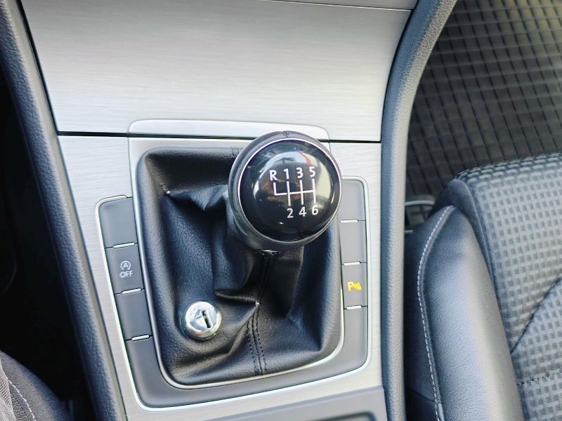 Volkswagen Golf (2014) 1,2 TSI 77 kW Comfortline - fotka 32 z 39