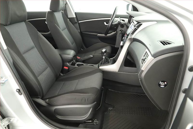 Hyundai i30 (2016) Trend 1.4 CRDi, Serv.kniha - fotka 12 z 14