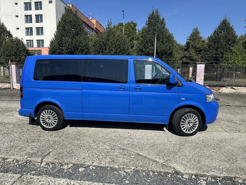 Volkswagen Caravelle (2005) 2.5 TDI 128kw 4x4 8 míst - fotka 2 z 16
