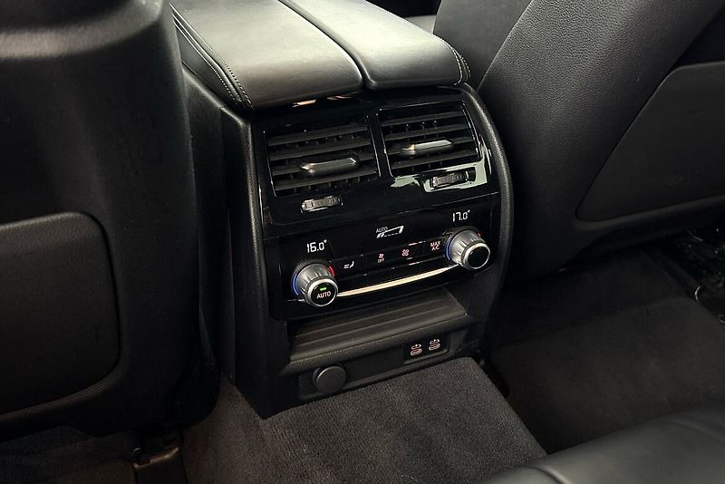 BMW Řada 5 540d xDrive - fotka 24 z 28