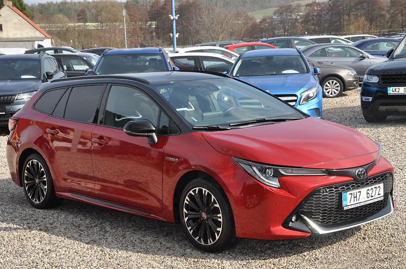 Toyota Corolla 2.0 Hybrid 112kW KOMBI GR - fotka 2 z 18