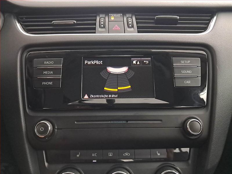 Škoda Octavia (2016) 1.2 TSI, Tempomat - fotka 15 z 18