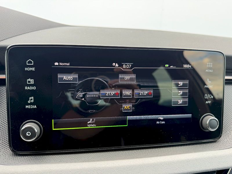 Škoda Scala (2025) 1.0TSI 85kW DSG Top Selection - fotka 22 z 35