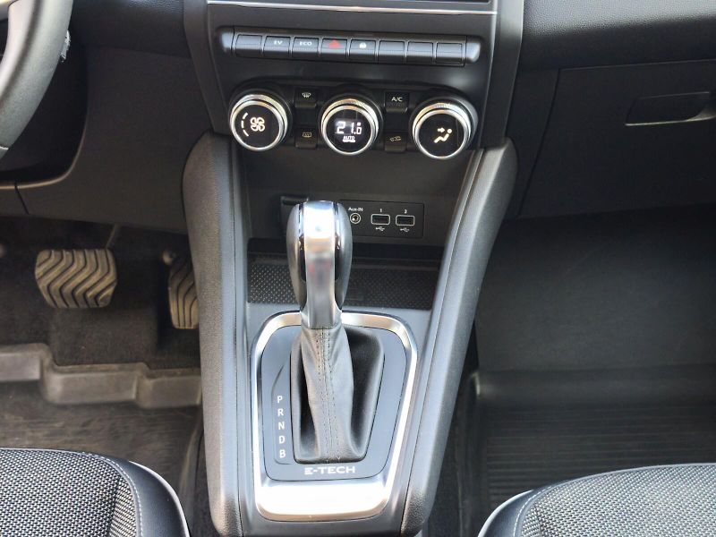 Renault Captur (2023) 1.6 E-Tech Hybrid - fotka 13 z 21