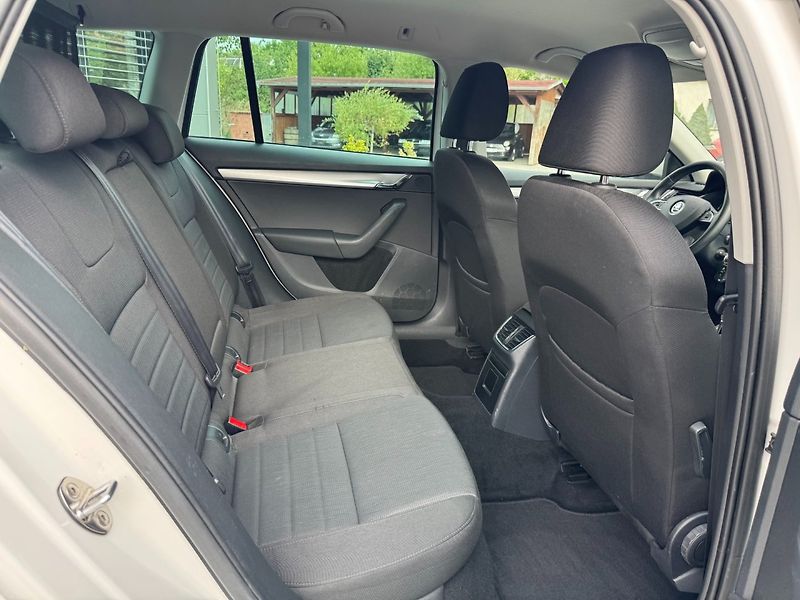 Škoda Octavia (2014) Elegance 1.6 TDI 4x4 77kW - fotka 25 z 33