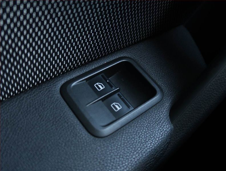 Škoda Yeti (2011) 1.8 TSI, 4X4, Tempomat - fotka 16 z 16