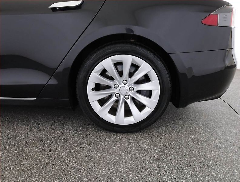 Tesla Model S (2018) 75D - fotka 25 z 27