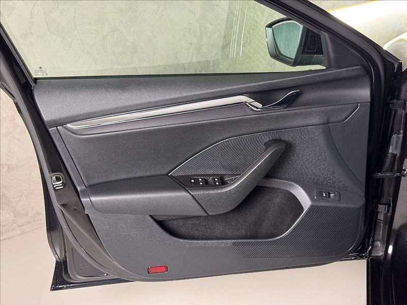 Škoda Octavia 2,0 TDi  DSG Tour Virtual LED - fotka 17 z 45