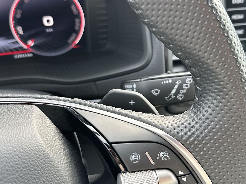 Škoda Karoq (2025) 2.0 TDI 4x4 DSG Sportline - fotka 16 z 36