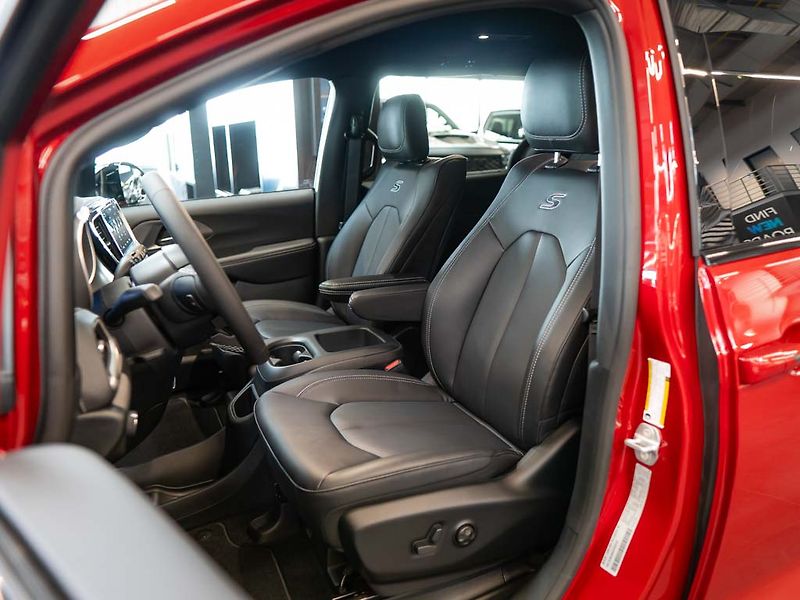 Chrysler Pacifica (2026) 3.6 Select AWD, 360 Cam 2x LCD - fotka 13 z 35
