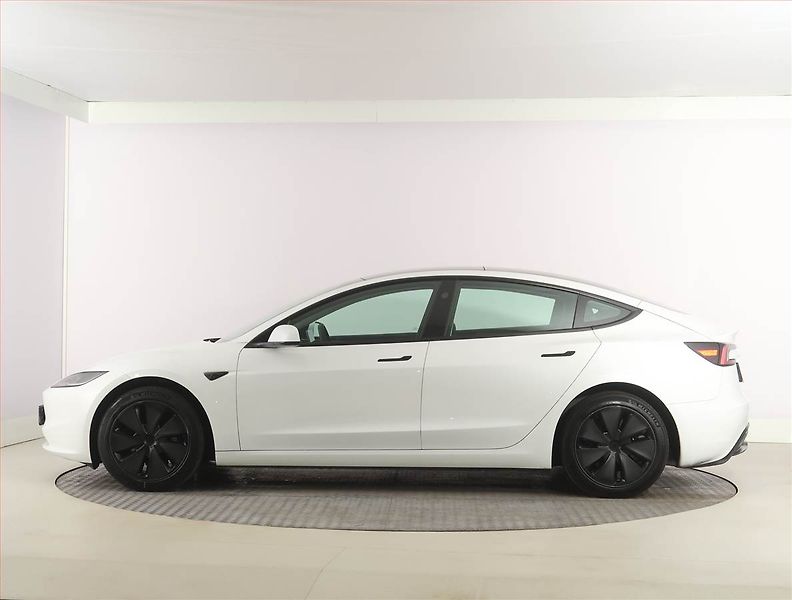 Tesla Model 3 (2025) Long Range RWD 79kWh, SoH 94% - fotka 3 z 27